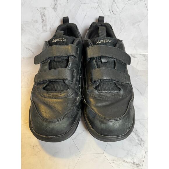 Athletic_Shoes